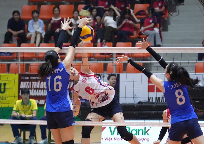 Hoa Chat Duc Giang meets Hanoi at the national volleyball championship. Photo: Hai Duong
