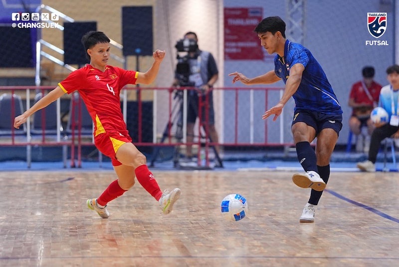 Vietnam futsal team faces Thailand futsal team in the final round of the group stage of the 2026 Southeast Asian Futsal Championship. Photo: FAT