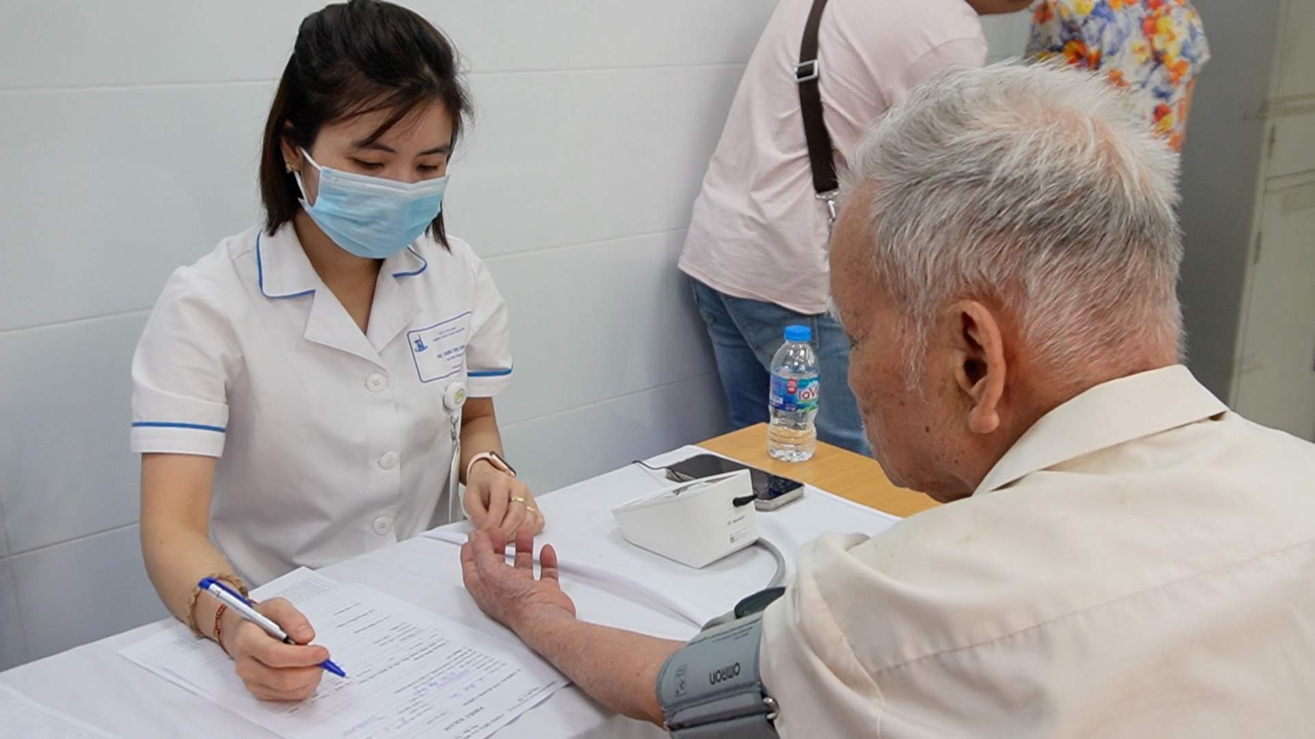 의료 서비스를 시설 가까이 가져가면 많은 사람들이 질병 위험을 발견합니다.