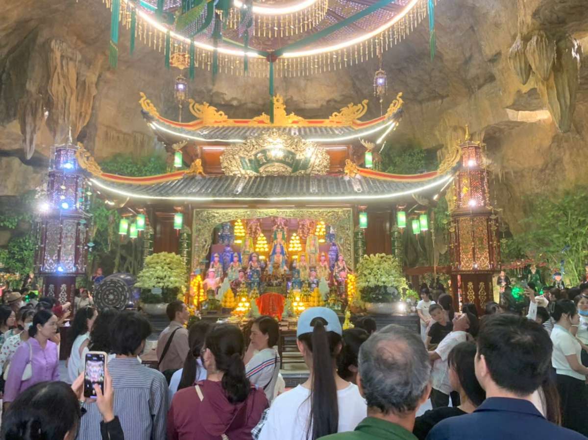 Người dân đến 