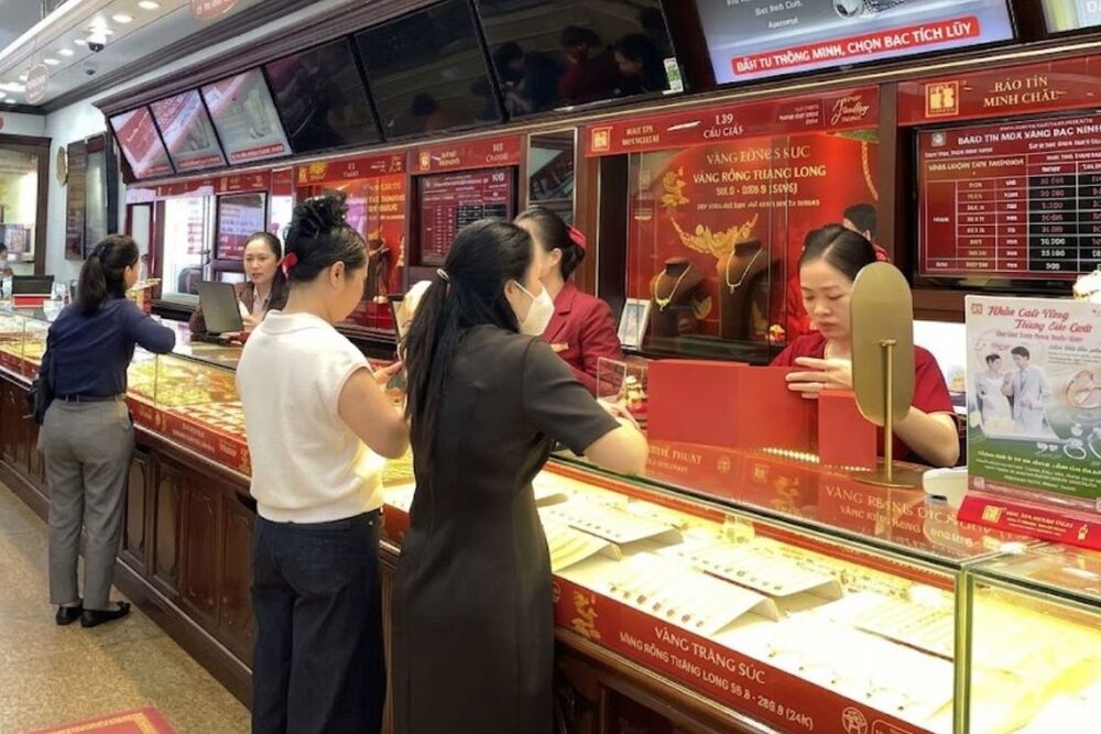 Gold prices recover strongly, the number of people selling increases again. Photo: Ha Linh