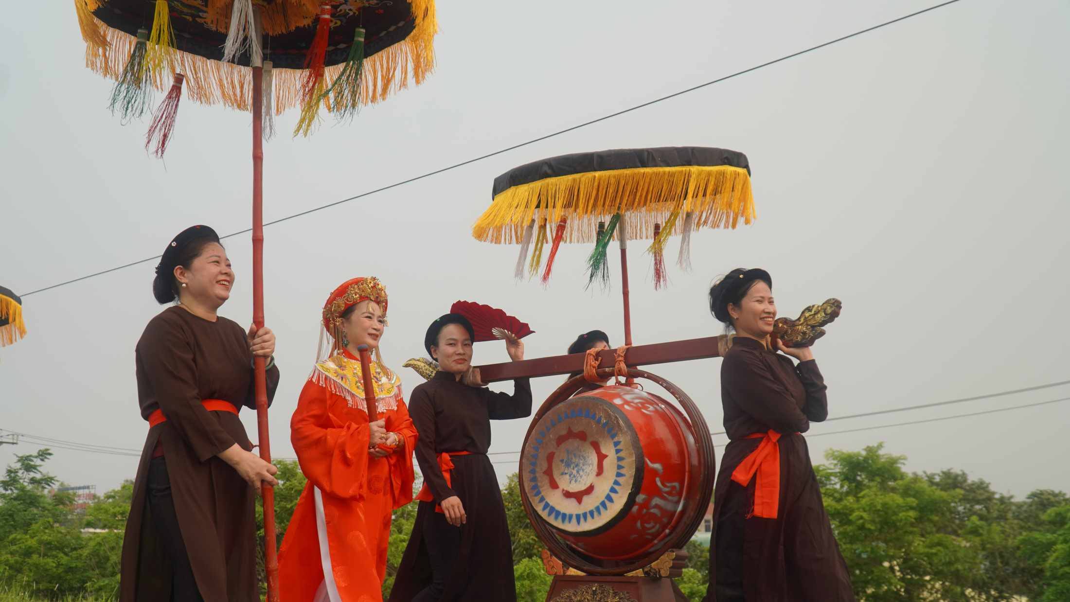 Hiệu trống quân là một trong những đội không thể thiếu của đoàn rước.