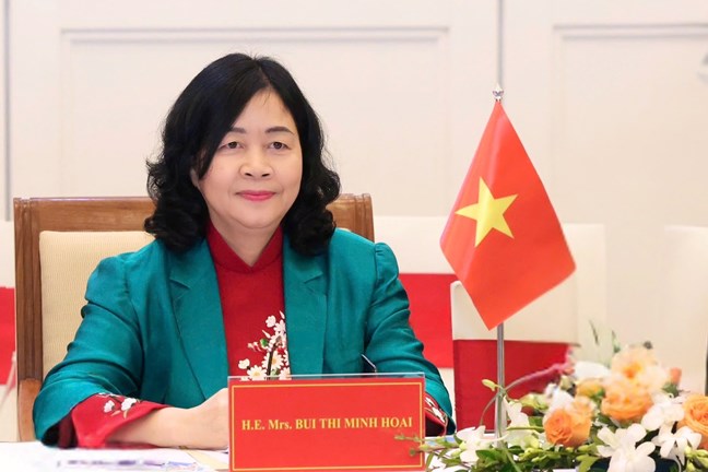 부이 티 민 호아이 여사 - 정치국 위원, 당 중앙위원회 서기, 베트남 조국전선 중앙위원회 위원장. 사진: MTTQ