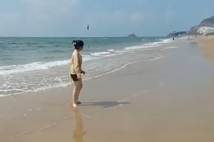 Vung Tau beach has returned to normal, suitable for swimming and playing. Photo: UBVT