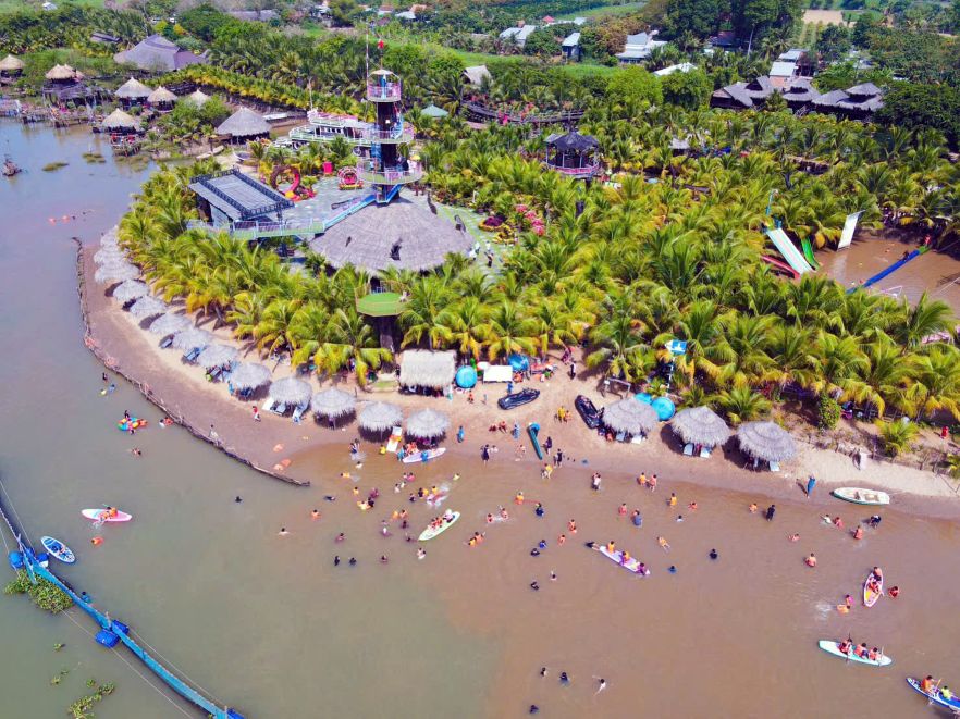 Một Khu du lịch sinh thái ở xã Cù Lao Giêng. Ảnh: Kim Yến