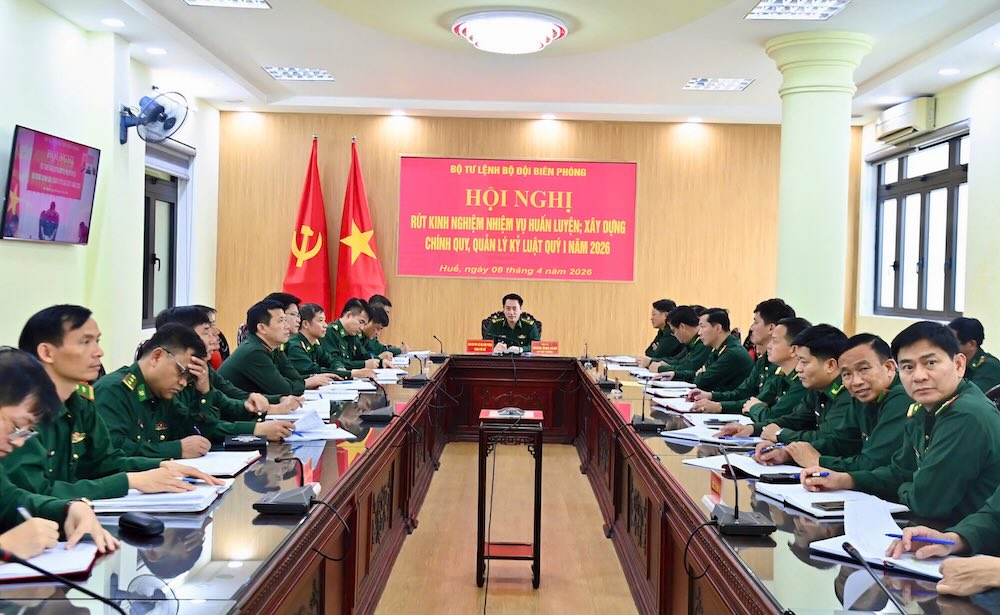 Hue City Border Guard improves training quality, putting discipline first. Photo: Vo Tien