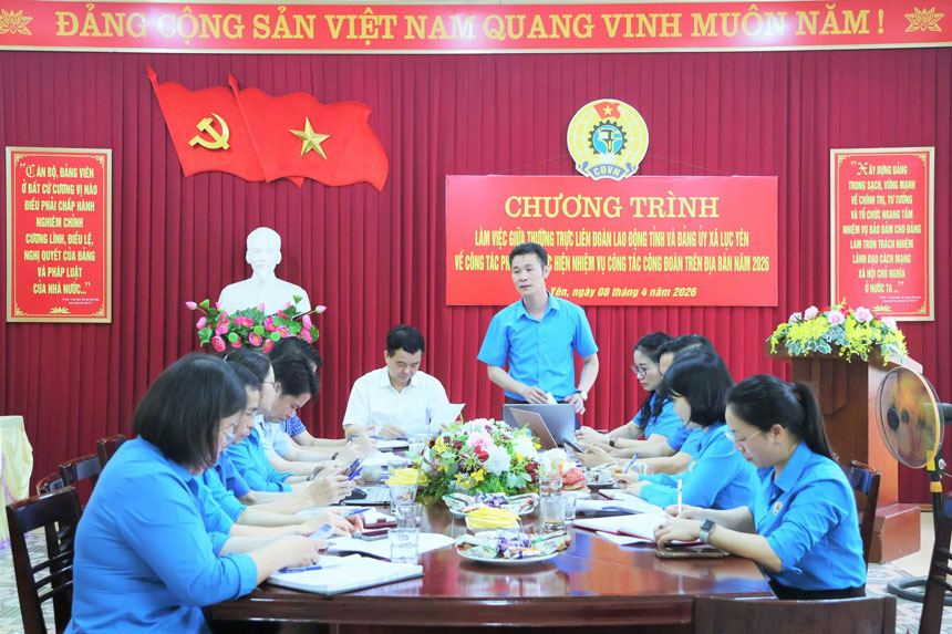 Mr. Vu Cao Minh, Standing Vice Chairman of Lao Cai Provincial Labor Federation, spoke at the working session. Photo: Thanh Son