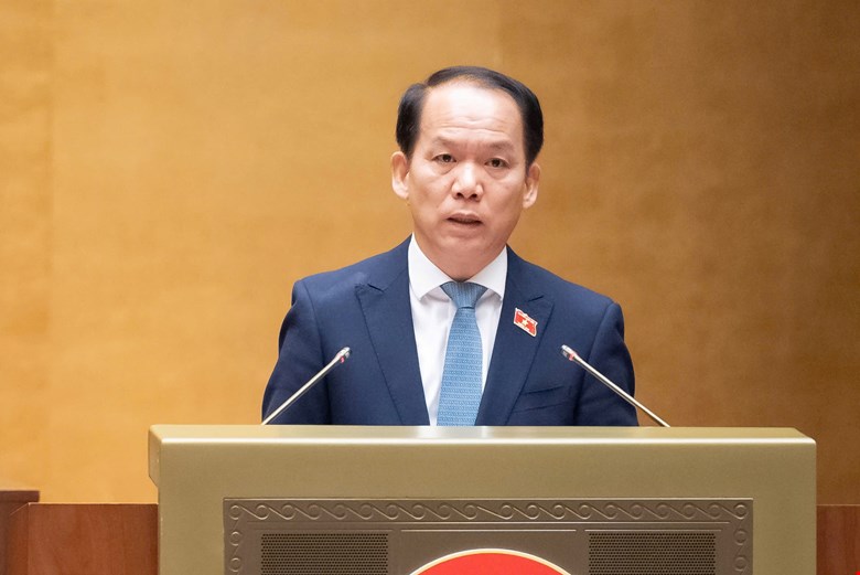 호앙탄뚱 법무부 장관은 수도법(개정안) 초안이 하노이에 대한 권한 위임 및 분권화 정책을 제도화하기 위해 권한 위임 원칙에 대한 규정을 추가한다고 밝혔습니다. 사진: Quochoi. vn