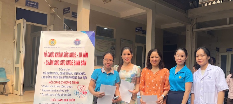 Tay Tuu Ward Trade Union coordinates with the Ward Health Station to organize free reproductive health examinations and consultations for female workers. Photo: Grassroots Trade Union