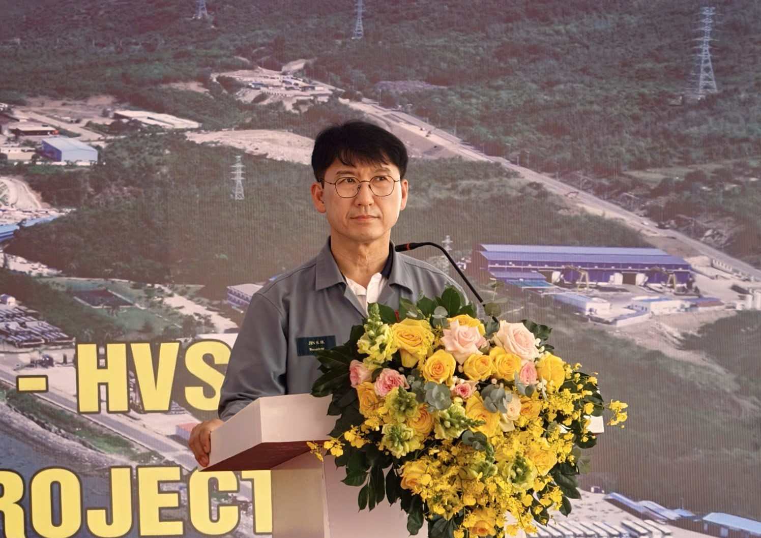 Ông Jin Sang Ho - Tổng Giám đốc HVS chia sẻ về dự án hạ tầng quan trọng, góp phần nâng cao năng lực sản xuất và vị thế cạnh tranh của công ty trong ngành đóng tàu. Ảnh: Ngân Hà