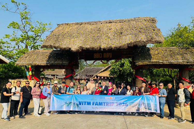 Đoàn Famtrip 6 quốc gia khảo sát điểm đến Sa Pa. Ảnh: Quốc Trung
