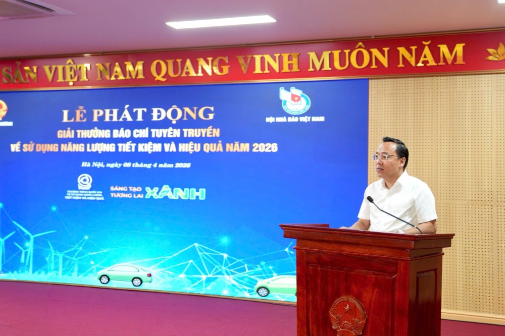 Deputy Minister of Industry and Trade Nguyen Hoang Long speaks at the Launching Ceremony of the 2026 Press Award for propaganda on energy saving and efficiency. Photo: Tuyet Lan