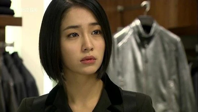 Lee Min Jung có cuộc hôn nhân nhiều sóng gió với Lee Byung Hun. Ảnh: Nhà sản xuất “Vườn sao băng“. 