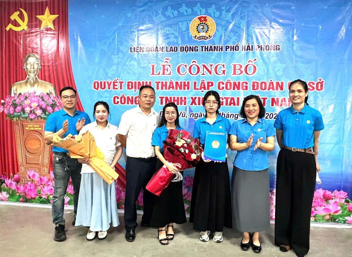 Hai Phong City Labor Federation announces decision to establish the Trade Union of Xiong Tai Vietnam Co., Ltd. Photo: Anh Khoa