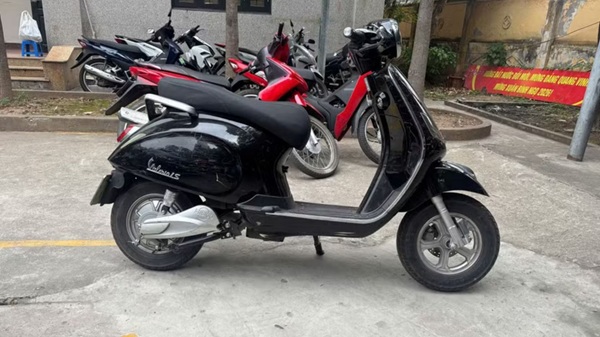 Công an phường Long Biên phá đường dây trộm cắp xe máy điện trị giá hàng triệu đồng. Ảnh: CAHN