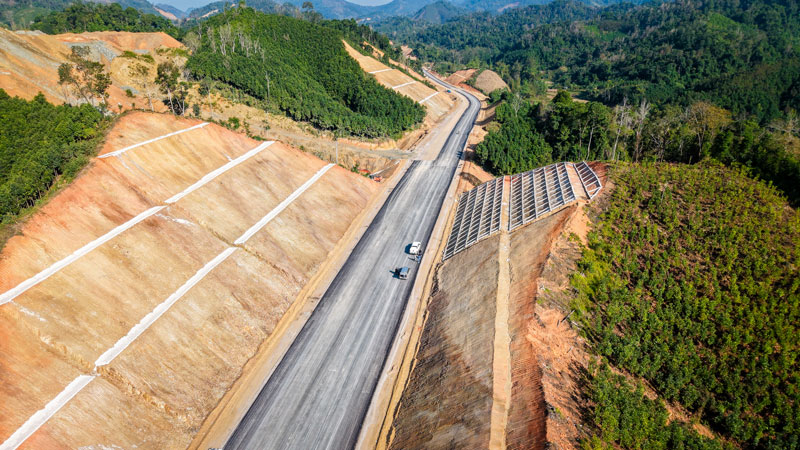 カオバン省は、建設のペースを維持するために企業と協力することを約束します。写真:タン・ヴァン