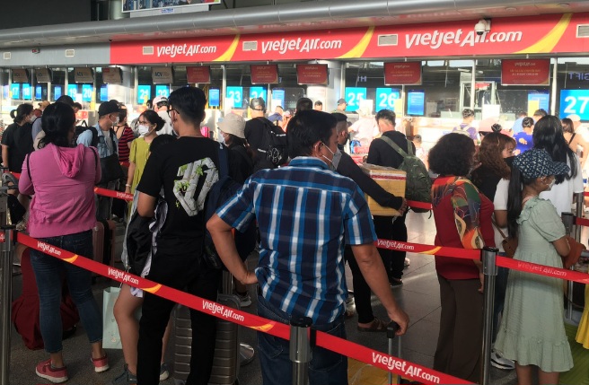 Từ 10.4.2026, hành khách có thể sử dụng tài khoản định danh điện tử VNeID để làm thủ tục check in tại sân bay Đà Nẵng. Ảnh: Trường An