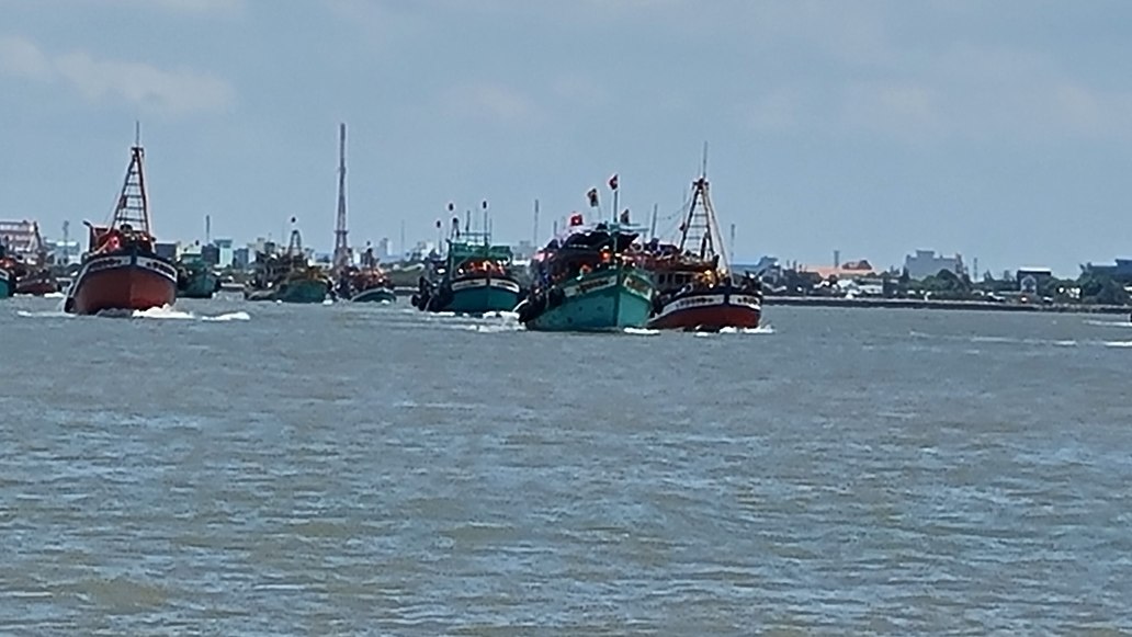 Cà Mau tiếp tục tăng cường kiểm soát đánh bắt thuỷ sản, hỗ trợ ngư dân khai thác thuỷ sản đúng quy định. Ảnh: Nhật Hồ.