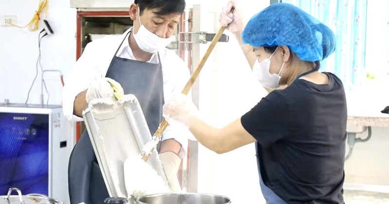 Trẻ mầm non ở Tuyên Quang có dấu hiệu bất thường sau bữa ăn