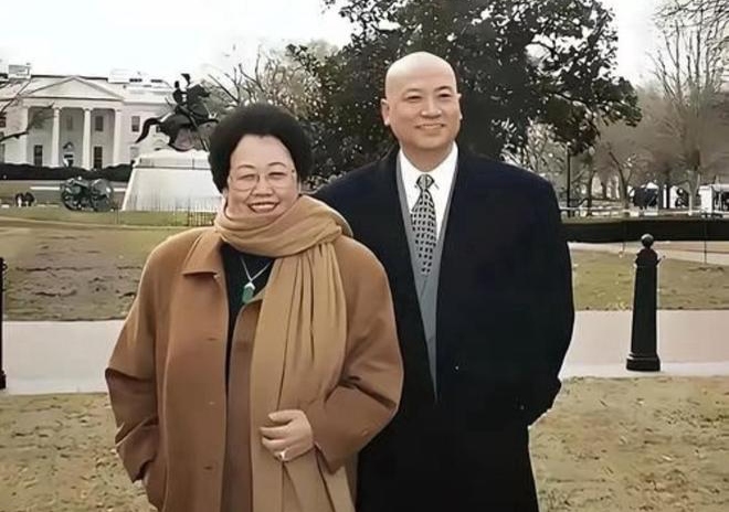 Billionaire wife and actor Tri Trong Thuy. Photo: VieON.