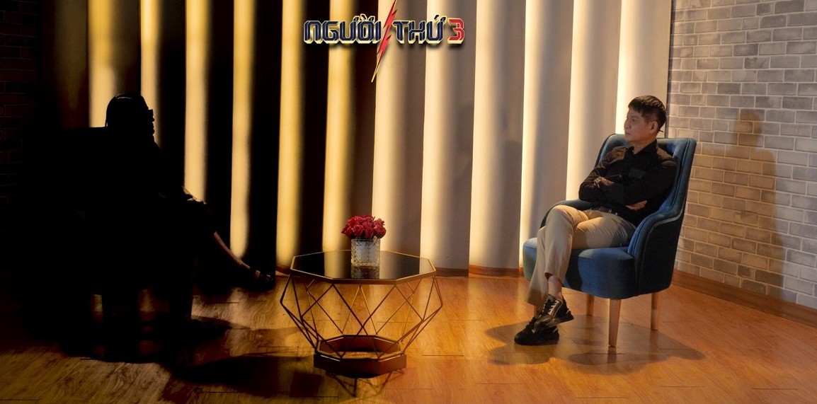 Ms. T confides with Le Hoang at The Third Person. Photo: Provided by Jet