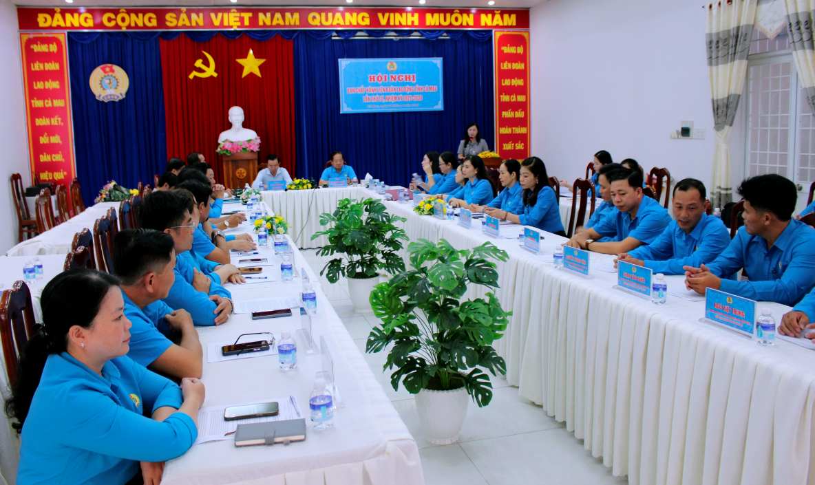 Các đại biểu thống nhất 100% bầu ông Lý Công Bắc vào Ban chấp hành Liên đoàn Lao động tỉnh Cà Mau. Ảnh: Thiện Vũ 