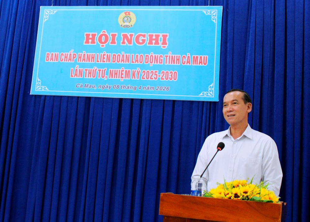 New Chairman of the Ca Mau Provincial Labor Federation Ly Cong Bac speaks to receive his assignment. Photo: Thien Vu.
