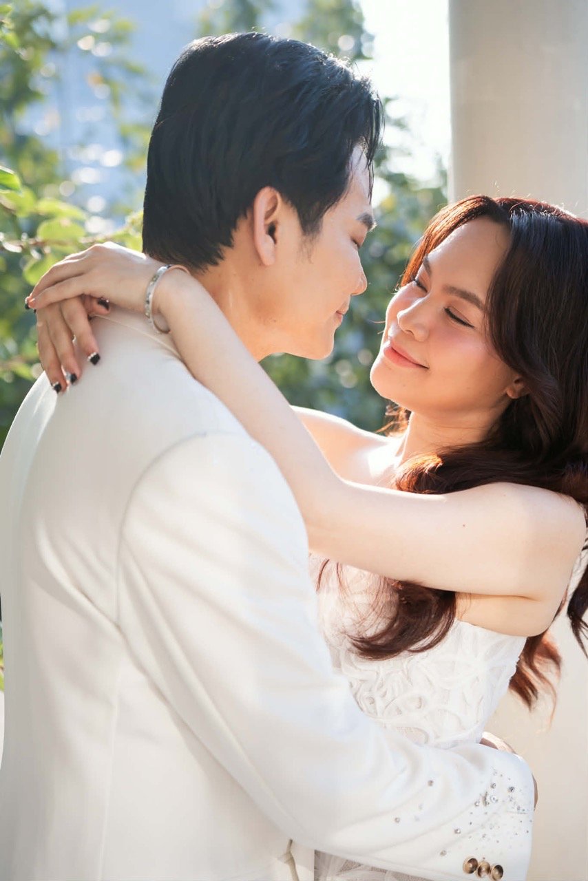 Đây không chỉ là dấu ấn cho một chặng đường nghệ thuật, mà còn là minh chứng cho hành trình bền bỉ của một người đàn ông luôn biết cách gìn giữ cả sự nghiệp lẫn gia đình.   