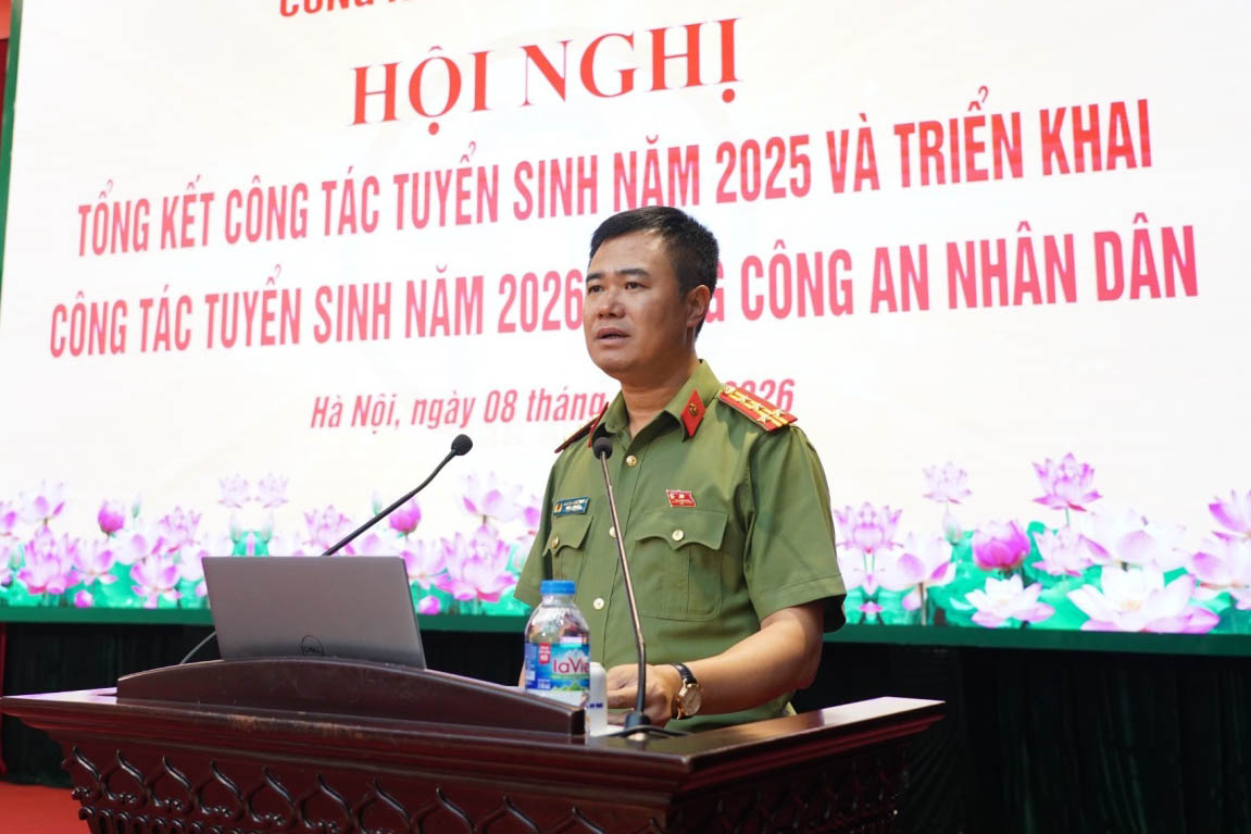 Colonel Nguyen Ngoc Quyen, Deputy Director of Hanoi Police Department, delivered the opening speech at the conference. Photo: Hanoi Police Department