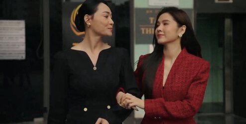 Mỹ Linh ra sức lấy lòng bà Dung. Ảnh: VFC