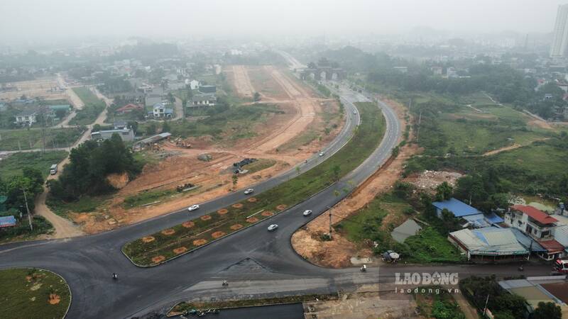 Also located on the Bac Son road (Thai Nguyen), the Bac Son extended road project is being implemented. Photo: Lam Thanh