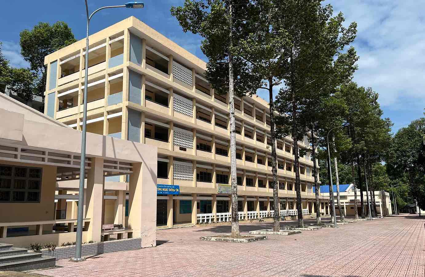 Khuôn viên Trường Đại học Đồng Nai. Ảnh tư liệu: HAC