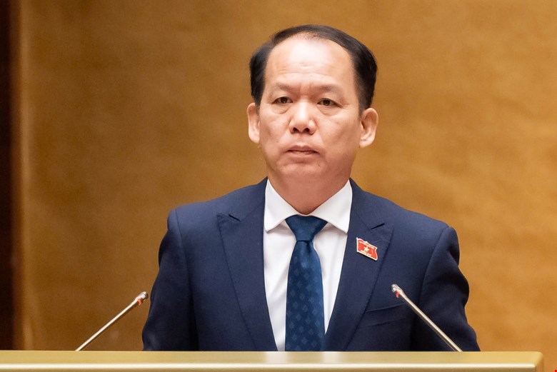 Minister of Justice Hoang Thanh Tung presents the draft Law on Civil Status (amended), which includes content on marriage registration. Photo: Quocoi. vn