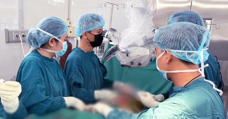 Phát hiện khối u tủy sau nhiều năm bị đau lưng
