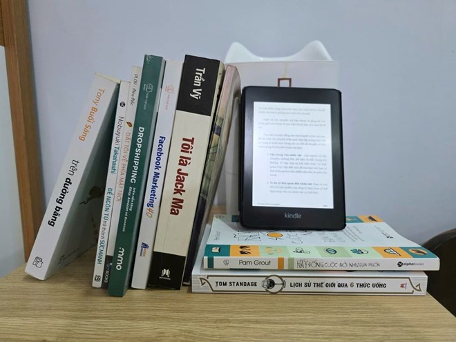 Amazon announces it will stop supporting some older Kindle readers. Photo: Tuan Dat