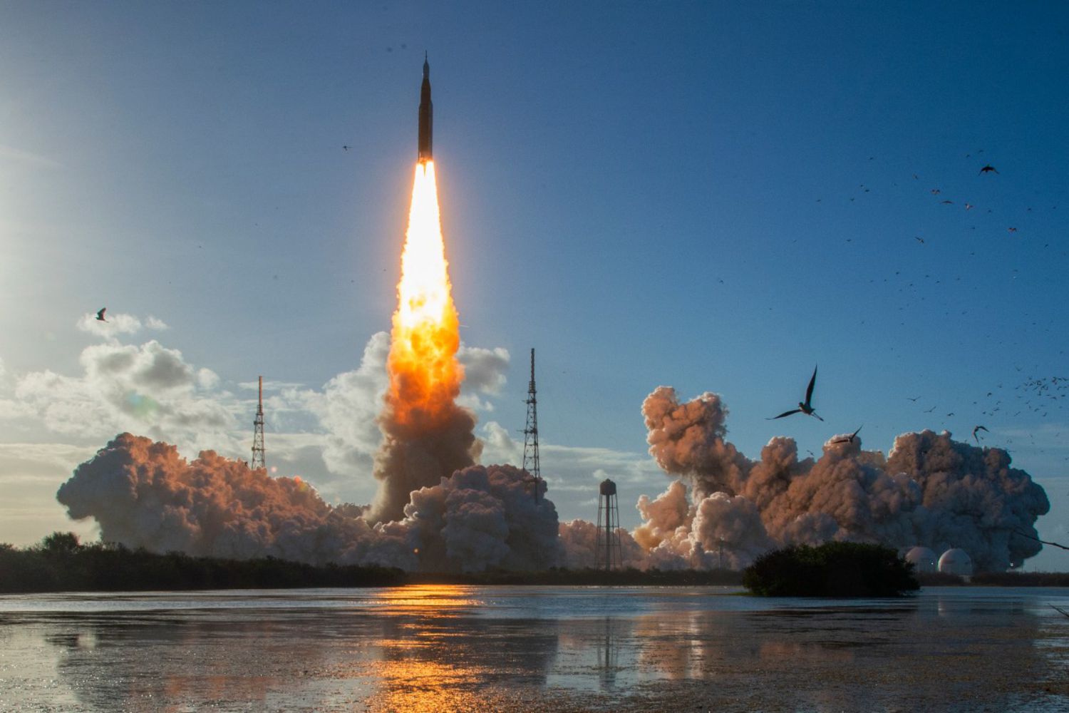 NASA's Artemis II mission takes off the launcher on April 7, 2026 towards the Moon. Photo: AFP