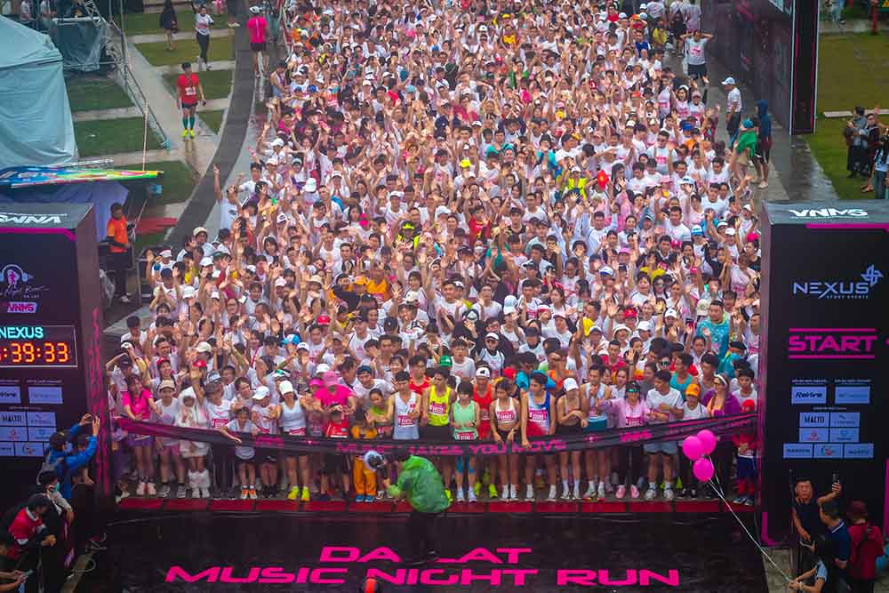 Las carreras de maratón comunitaria contribuyen a ampliar el espacio para el desarrollo del marketing deportivo en Vietnam. Foto: My My