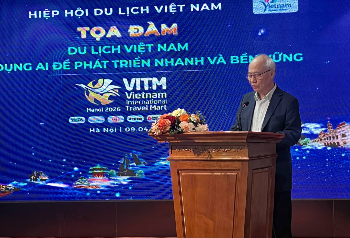 Ông Vũ Thế Bình - Chủ tịch Hiệp hội Du lịch Việt Nam phát biểu tại tọa đàm. Ảnh: Chí Long