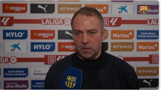 ハンジ・フリック監督は、バルセロナがアトレティコ・マドリードとの第2戦で形勢を逆転させるチャンスを依然として信じています。写真:ビデオから切り抜き