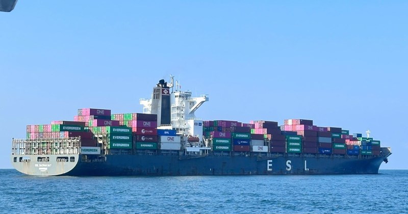 Việt Nam hỗ trợ thuyền viên nước ngoài gặp nạn vào bờ cấp cứu