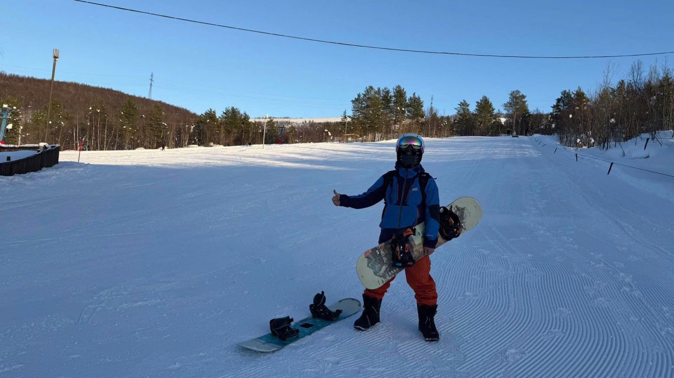 Experience skiing in Murmansk, to enjoy winter in the land of white birch. Photo: Ngoc Sang