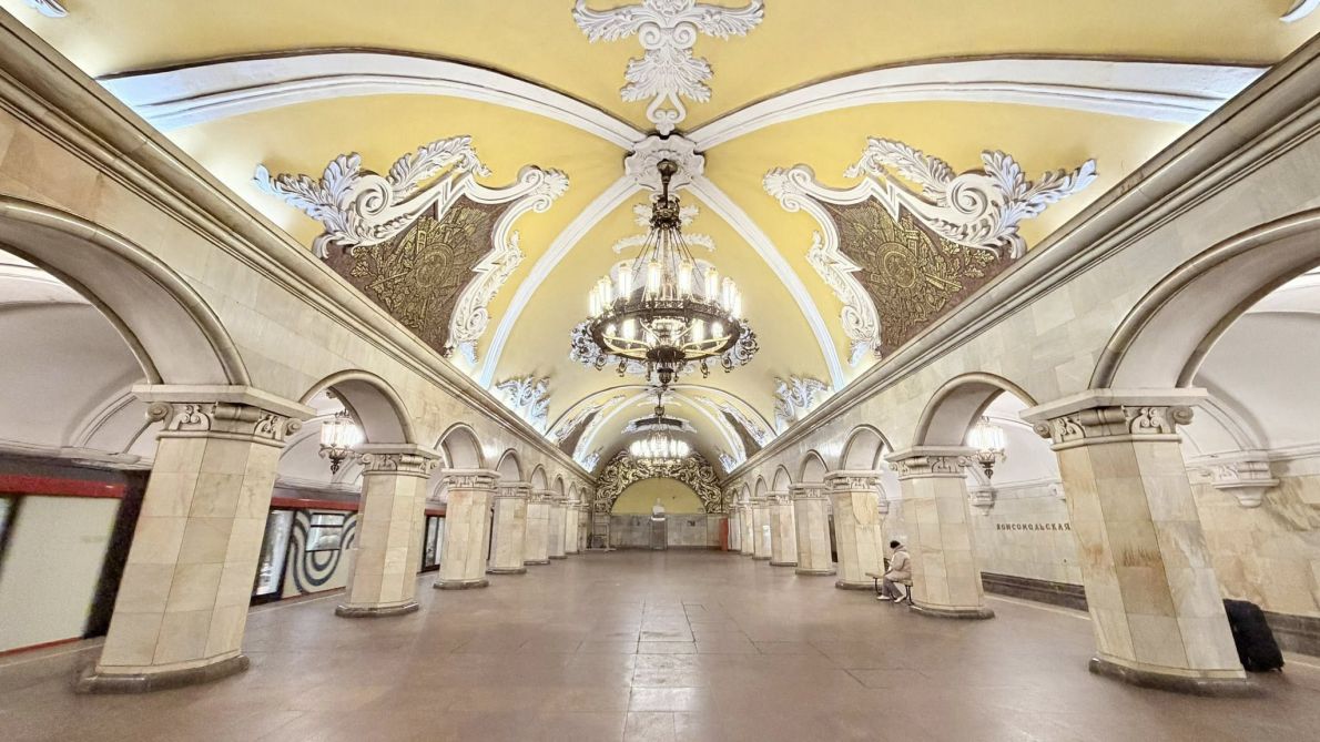 Komsomolskaya - ga tàu metro có mái vòm đẹp nhất ở Moskva, tráng lệ như một hoàng cung. Ảnh: Ngọc Sáng