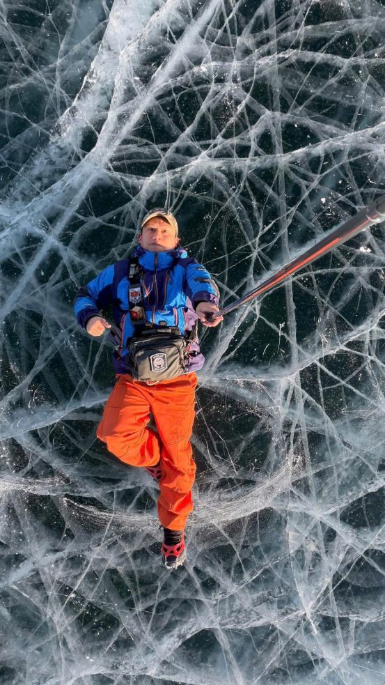 Trên mặt hồ Baikal đóng băng. Ảnh: Ngọc Sáng