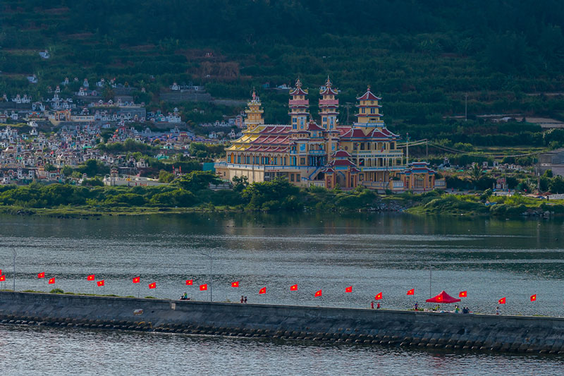 Tại Đảo Lý Sơn còn có những di tích, điểm tham quan với kiến trúc cấu tạo độc đáo. Ảnh: Ảnh: Lý Sơn Half Marathon