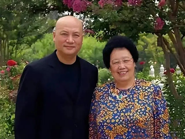 당삼장" 찌쫑투이와 아내. 사진: VieON.