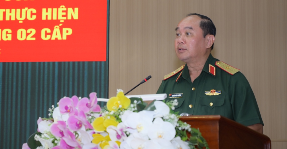 Thiếu tướng Nguyễn Văn Ngành - Chỉ huy trưởng Bộ CHQS tỉnh An Giang tiếp thu ý kiến. Ảnh: Phương Vũ