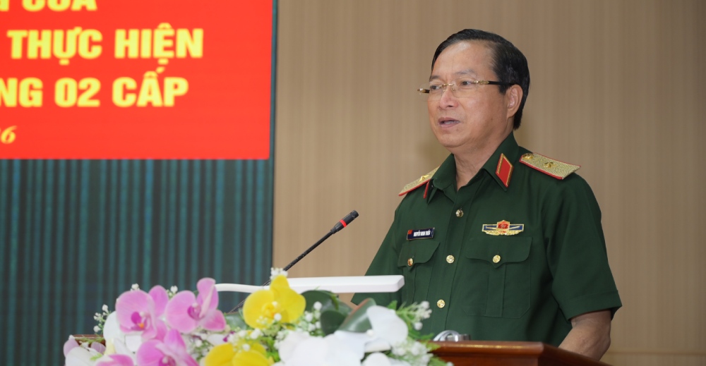 Major General Nguyen Minh Trieu, Deputy Commander of the Military Region, emphasized the need to continue to consolidate the organization and staff according to the new model. Photo: Phuong Vu