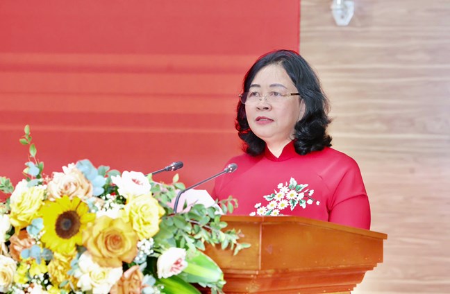 Miembro del Buró Político, Secretaria del Comité Central del Partido, Presidenta del Comité Central del Frente de la Patria de Vietnam Bùi Thị Minh Hoài. Foto: Frente de la Patria