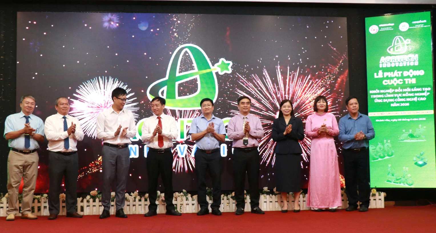 Các đại biểu khởi động cuộc thi Khởi nghiệp đổi mới sáng tạo trong lĩnh vực nông nghiệp ứng dụng công nghệ cao năm 2026. Ảnh: Phương Linh