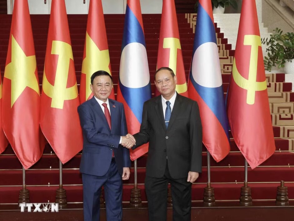 정치국 위원, 상임 서기장 쩐깜뚜는 베트남 당과 국가가 위대한 우호 관계, 특별한 단결, 포괄적인 협력, 베트남-라오스 전략적 연계를 공고히 하고 발전시키는 것을 항상 중요하게 생각하고 최우선 순위로 두는 정책을 일관되게 확인했습니다. 사진: TTXVN